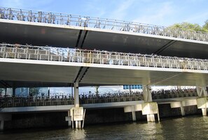 obrovskou půjčovnu jízdních kol