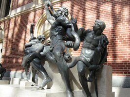 Vítají nás zde sochy klasické