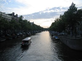 a nad grachty se stmívá