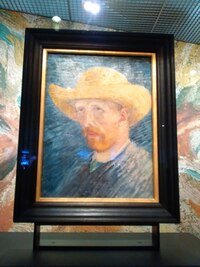 Konečně uvnitř! Vítá nás autor