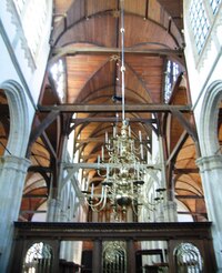 jakoby držely nad mrtvými stráž