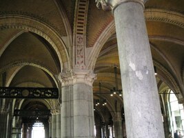 a širokým vnitřním průjezdem