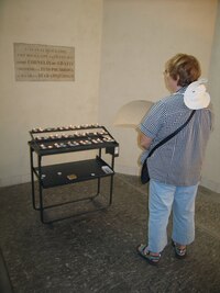 A tak i my jim zapálíme svíčky