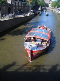 Občas zamáváte proplouvajícím