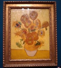 zdejších více než 200 obrazů