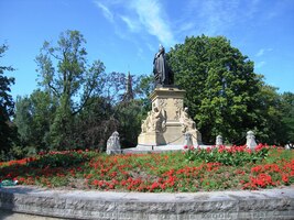 A tohle je pomník zakladatele