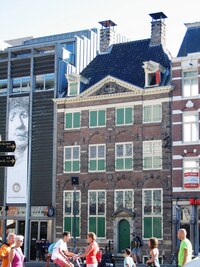 Opodál stojí Rembrandtův dům s muzeem malíře