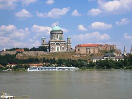 Na druhém břehu nás vítá katedrála v Ostřihomi