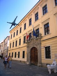 je odlehčena recesními atrakcemi