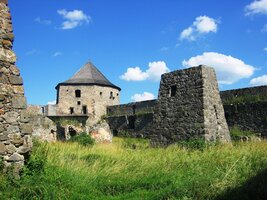 s obrannými věžemi ve všech rozích