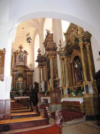 a tady pohled do interiéru chrámu