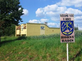 a procházeli obcemi Krupinské vrchoviny