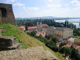 Výhledy na město Ostřihom a řeku Dunaj
