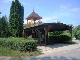 naštěstí i s funkční zahradní hospůdkou