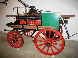 a tady protipožární zařízení z okresního města