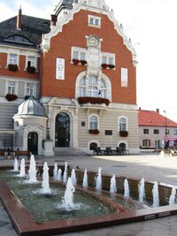 má ve dne přece jen blíže k úřadu