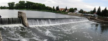 jehož součástí je "rybochod" (vzadu u propusti)