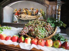 Hrozny vína tu, samozřejmě, dominují