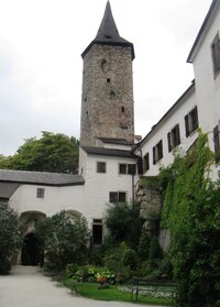 a hned vyrazil na hrad Roštejn