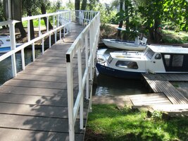 Byl postaven jako dopravně-obchodní cesta,