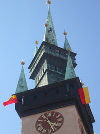 Ta je i dominantou nádherné radnice