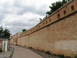 a tady začínají městské hradby