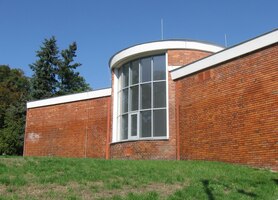 Okolo divadla a vodárny