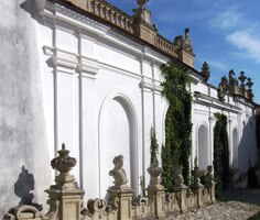 Sansoussi, Villu Borghese a kdovíco ještě