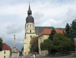 a tady pohled na celé náměstí