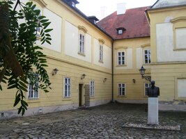 vcházím do prostor Zámečku, dnes muzea TGM