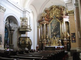 Nikoliv barokním oltářem,