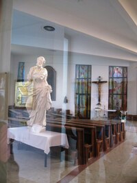 má ryze moderní interiér