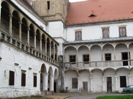 Cesta kolem zámku už byla veselejší