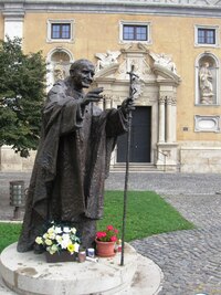 nA kterou se byl papež rovněž podívat