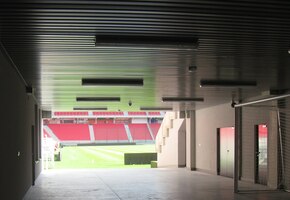 Ještě pohled do fungl nového stadionu a ...