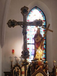 s prostým, ale působivým interiérem