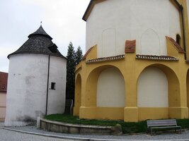 s rotundovou kaplí sv.Michaela,