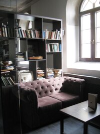 přečíst knihy z místní knihovny,