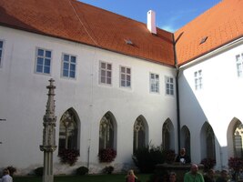 Jeho nádvoří je dnes přístupné