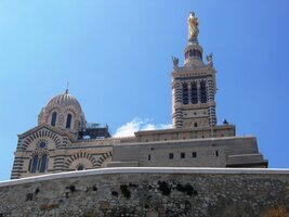 Stojí zde slavná katedrála Notre Dame de la Garde