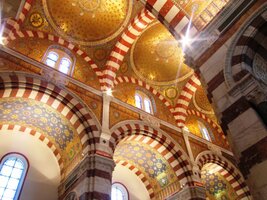 což je zřetelné zvenku i zevnitř