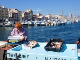 a čilý obchodní ruch na jeho pobřeží