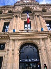 Tohle je nenápadná radnice v Cannes