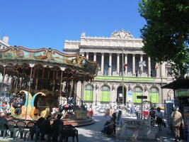 a o hodně honosnější palác místní bursy