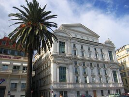 K opeře je možno připlout na lodi,