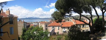 Jsou tu nádherné parky s vyhlídkovými terasami