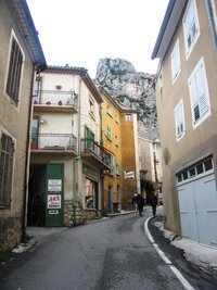 Moustiers Ste. Marie - malebné městečko v horách nad přehradou