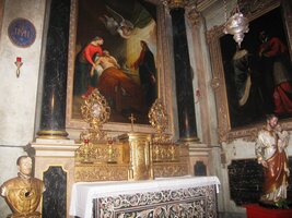 a pohled do jejího interiéru