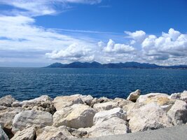 až k samému břehu moře