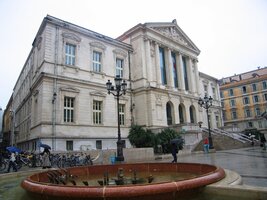 Náměstí Place de Palais s Justičním palácem